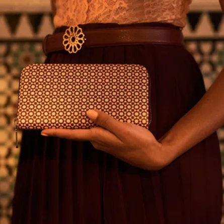 من تصميم  المصممة حنان الغزواني