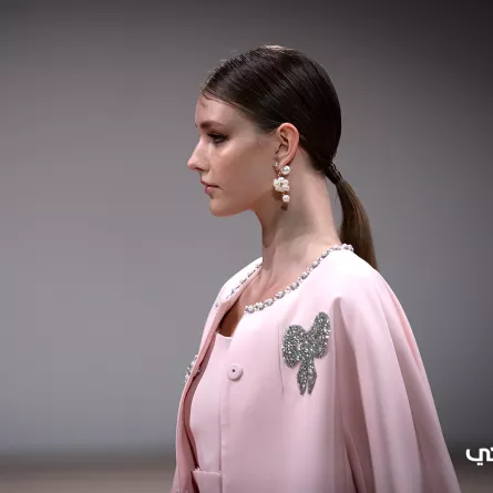 أجدد تسريحات شعر مرفوعة بسيطة ليوم الحب