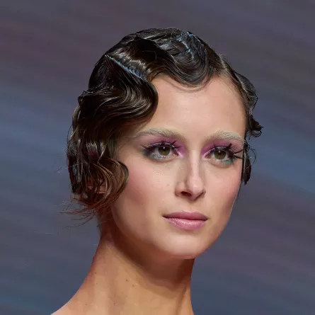 تسريحات شعر شبابية مع الغرة الريترو