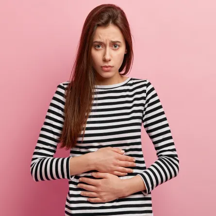 صورة لحامل تتألم من الغازات والانتفاخ