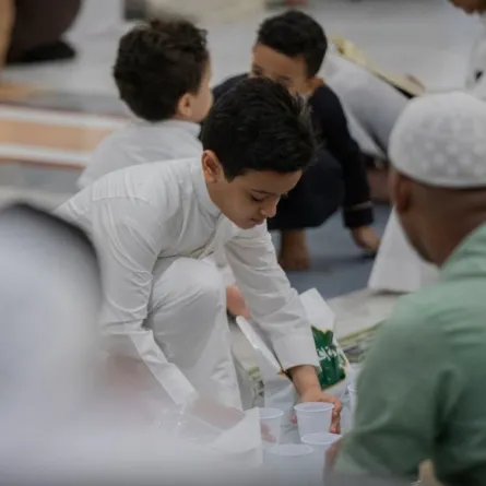 توفير أكثر من 400 ألف لتر ماء زمزم بالمسجد النبوي - الصورة من حساب الهيئة العامة للعناية بشؤون المسجد النبوي على إكس