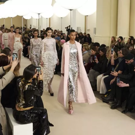 جيامباتيستا فالي Giambattista Valli- الصورة من Launchmetrics/Spotlight ©