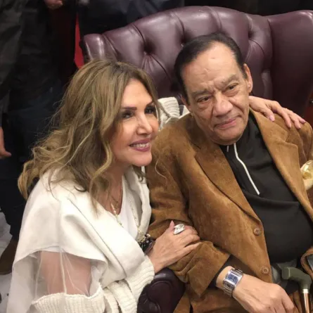 حلمي بكر برفقة نادية مصطفى - الصورة من حساب نادية مصطفى على الفيس بوك