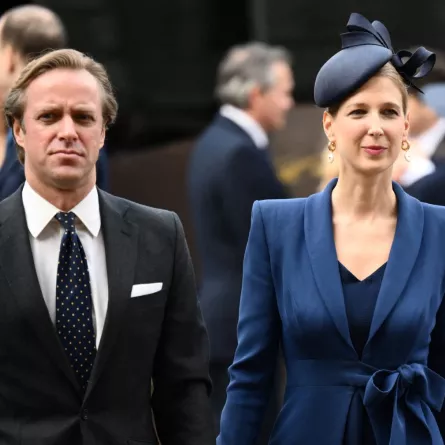 توماس كينغستون وليدي غابريلا كينغستون في كنيسة وستمنستر آبي بوسط لندن (Thomas Kingston and Lady Gabriella Kingston at Westminster Abbey in central London). مصدر الصورة: Daniel LEAL / AFP