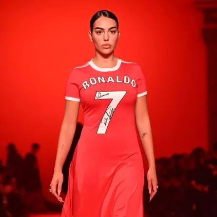 جورجينا رودريغيز في أسبوع الموضة بباريس (Georgina Rodriguez as part of the Paris Fashion Week, in Paris).. مصدر الصورة: MIGUEL MEDINA / AFP