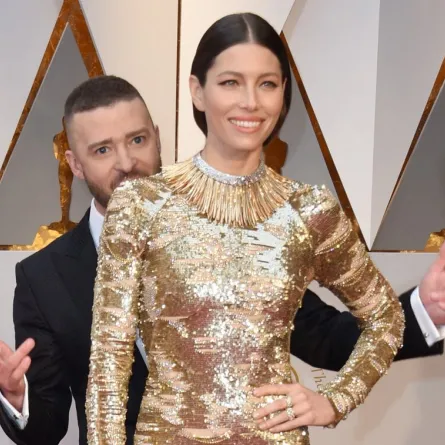 جيسيكا بيل وجاستن تمبرليك Justin Timberlake and Jessica Biel في حفل أوسكار عام 2017 (مصدر الصورة: VALERIE MACON / AFP)