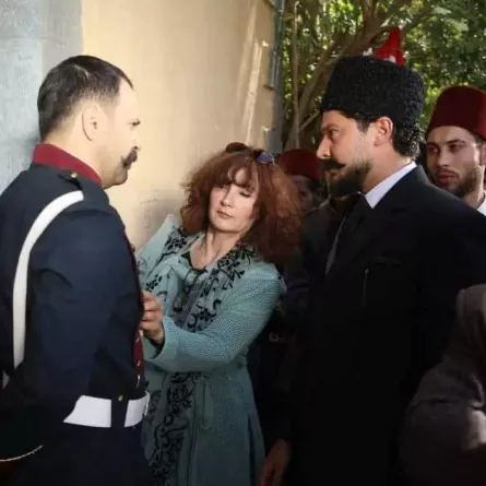 رجاء مخلوف تتوسط تيم حسن وأنس طيارة في مسلسل "الزند"- الصورة من المصدر