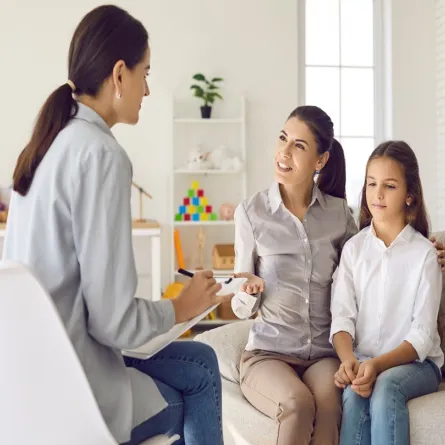 صورة لأم وطفلتها