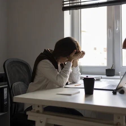 وسائل لإظهار القوة في السيطرة على العواطف داخل العمل