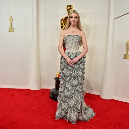  أنيا تايلور جوي   Anya Taylor Joy في حفل أوسكار بدورته الـ 96- (مصدر الصورة:  Frederic J. Brown / AFP)
