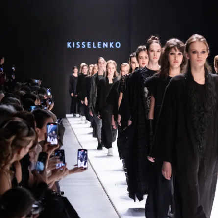  KISSELENKO كيسيلينكو  -  الصورة من مكتب العلاقات العامة لفعاليات أسبوع الموضة في موسكو 