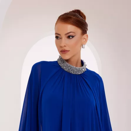 قفطان أزرق من مجموعة Bright Tomorrow للمصممة نور فتح الله