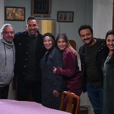 اميرة كرارة مع صفاء الطوخى وملك قورة وتامر نبيل ورحاب الجمل والمخرج أحمد نادر جلال