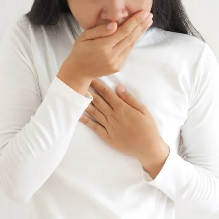 صورة لامرأة تشعر بالغثيان