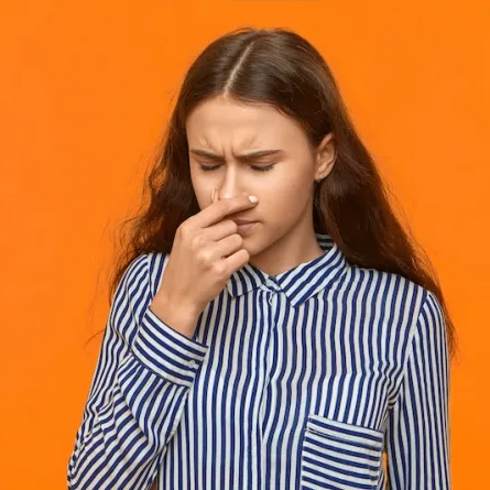 يمكنك مواجهة رائحة الفم بالحفاظ على نظافة الأسنان (مصدر الصورة: موقع freepik) 