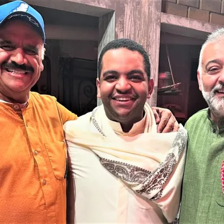 خالد المظفر يتوسط الفنان داود حسين وحسن البلام- الصورة من حسابه على الانستغرام