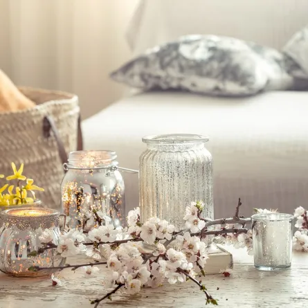 إكسسوارات التزيين دالة على حلول الربيع