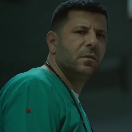 إياد نصار من كواليس مسلسل صلة رحم في رمضان 2024. مصدر الصورة (المركز الإعلامي لقناة MBC مصر)