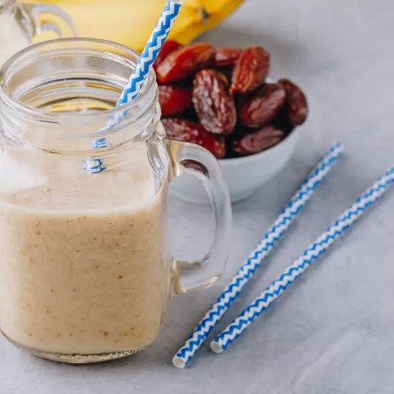 الجمع بين الشوفان والتمر يعزز من صحة القلب - Envato