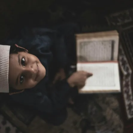 "شرف أهل الأقصر".. طفل مصري يمتلك قدرة فائقة على حفظ القرآن الكريم - صورة تعبيرية من pexels by nadim shaikh