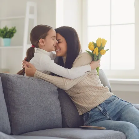 صورة لأم مع ابنتها