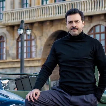 تيم حسن في كواليس مسلسل تاج- الصورة من حسابه على إنستغرام 