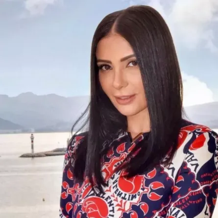 منى زكي- الصورة من صفحتها الرسمية 