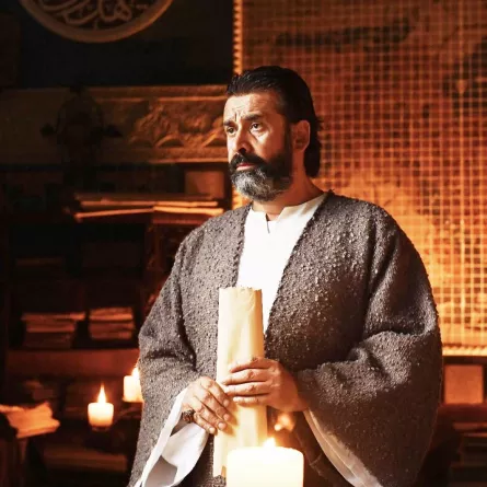 كريم عبد العزيز من مسلسل "الحشاشين"- الصورة من المركز الإعلامي للشركة المتحدة للخدمات الإعلامية