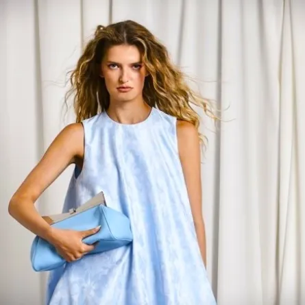 فستان من ماركة Sara Battaglia - الصورة من Launchmetrics/Spotlight ©