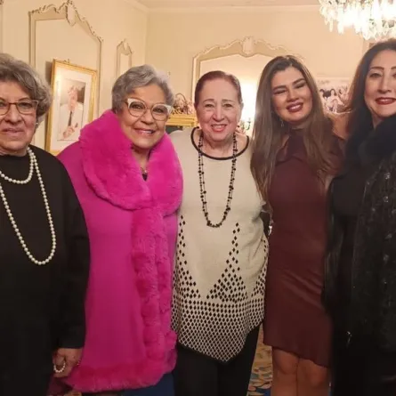 رانيا فريد شوقي ووالدتها وناهد فريد شوقي- الصورة من حساب الفنانة ناهد السباعي على "إنستغرام"