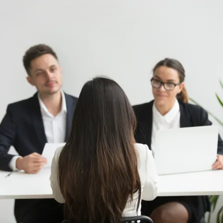 فهم نقاط القوة والضعف يُعتبر خطوة حاسمة في مقابلة العمل