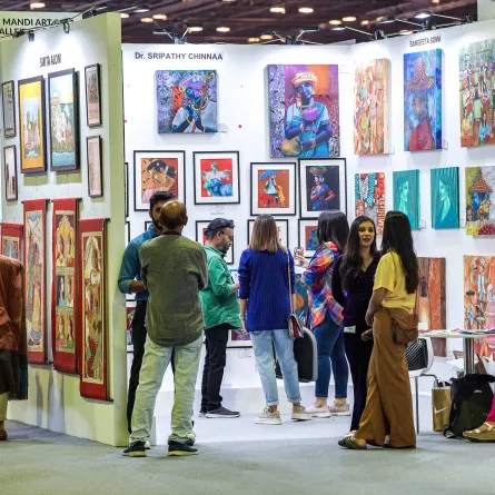 معرض فنون العالم دبي. الصورة من مكتب دبي الإعلامي