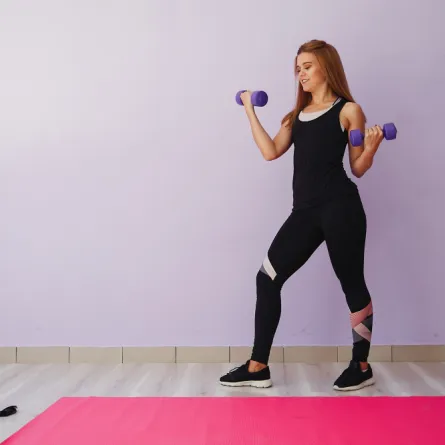 حمل الأوزان يساعد على نحت الجسم 