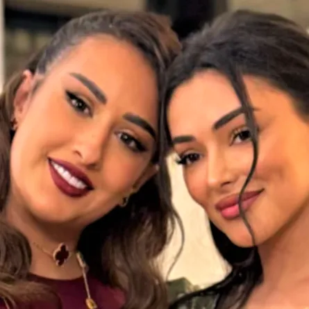 فرح  الهادي وشقيقتها شوق -الصورة من حسابها على سناب شات