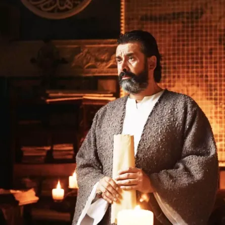 كريم عبد العزيز من مسلسل "الحشاشين" -الصورة من المركز الإعلامي للشركة المتحدة للخدمات الإعلامية