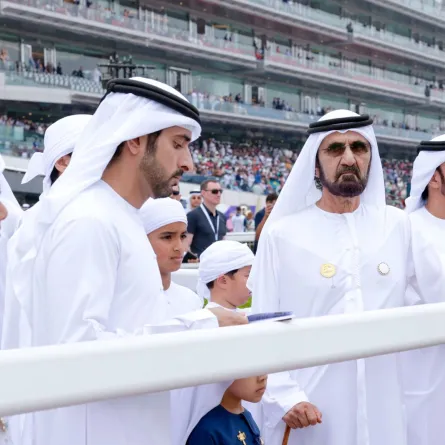 الشيخ محمد بن راشد أثناء حضوره أمسية كأس دبي العالمي للخيول. الصورة من مكتب دبي الإعلامي