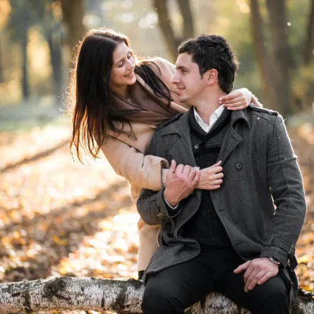 علامات حب الرجل للمرأة 