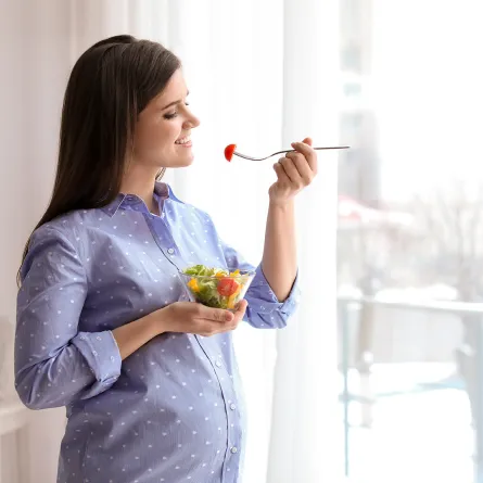 أطعمة تناوليها لتعزيز فرص الولادة الطبيعية