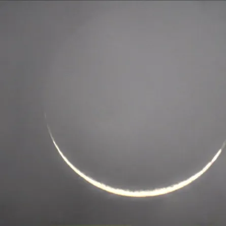 هلال رمضان يزين سماء السعودية - الصورة بعدسة: م.ماجد أبوزاهرة من حساب الجمعية الفلكية بجدة من منصة إكس