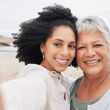 صورة جدة وحفيدتها