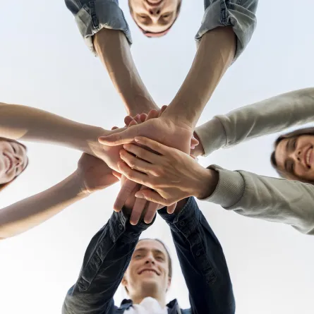 العمل الجماعي يمثل السر في تحقيق التميز والتعاون والتضافر لدى الأفراد