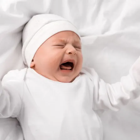 صورة لرضيع يبكي