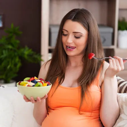 حامل تتناول الشوفان 