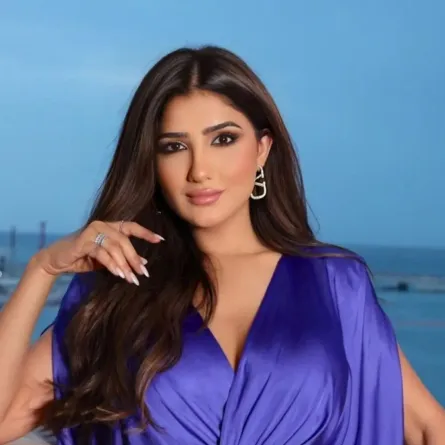 مي عمر -الصورة من صفحتها الرسمية على الفيس بوك