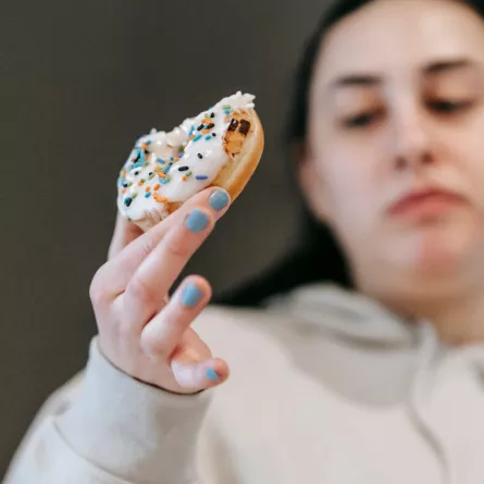  لا داعي للحرمان من الحلويات ولكن يجب تناولها باعتدال