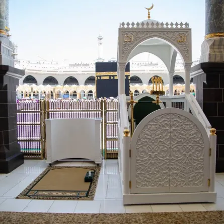 الاستعداد لإقامة صلاة الجمعة الرابعة والأخيرة في ‎رمضان 