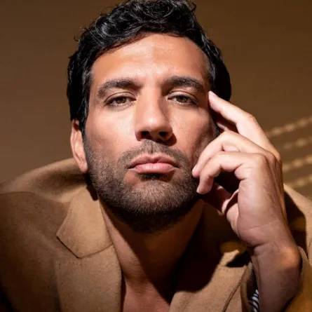 حسن الرداد - الصورة من صفحته الرسمية على الفيس بوك