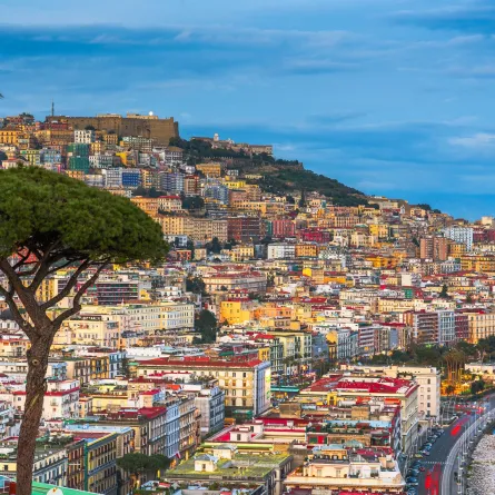 رحلة سياحية إلى نابولي