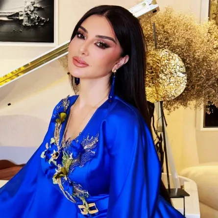 إطلالات العيد باللون الأزرق