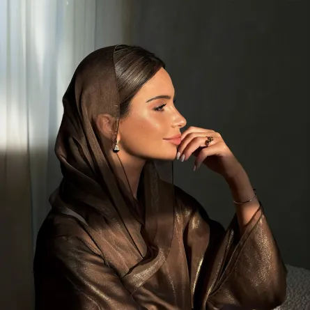 فاطمة حسام بمجوهرات ذهبية ناعمة